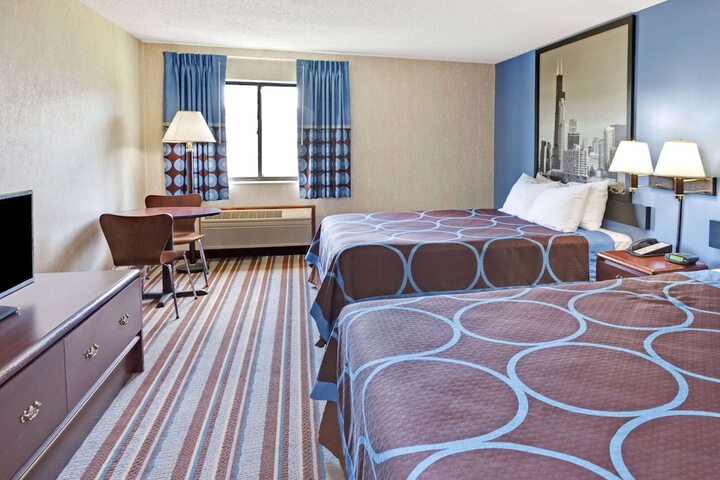 Room 8 of 16