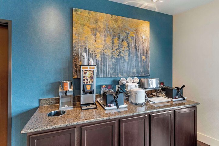 Comfort Inn & Suites Brighton Denver NE Medical Center