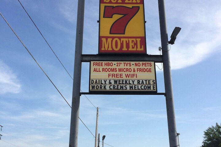 Hotel 5 of 50