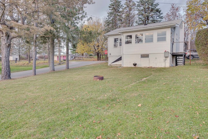 Cozy Pennsylvania Home w / Fire Pit & Dock Access!