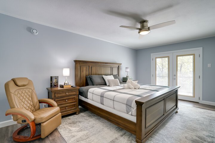 Lakefront Retreat in Jefferson w / Screened Porch!