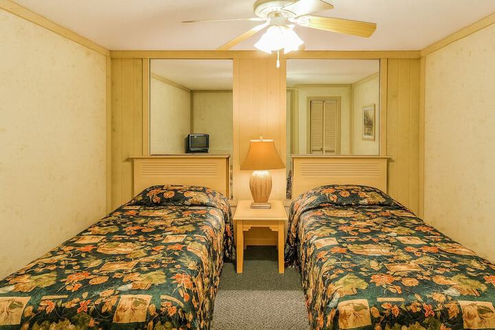 Smoketree Lodge