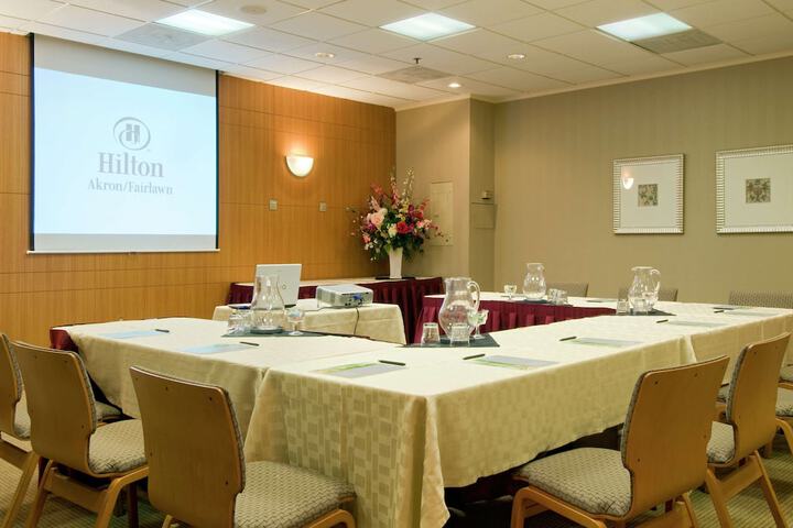 DoubleTree by Hilton Akron Fairlawn