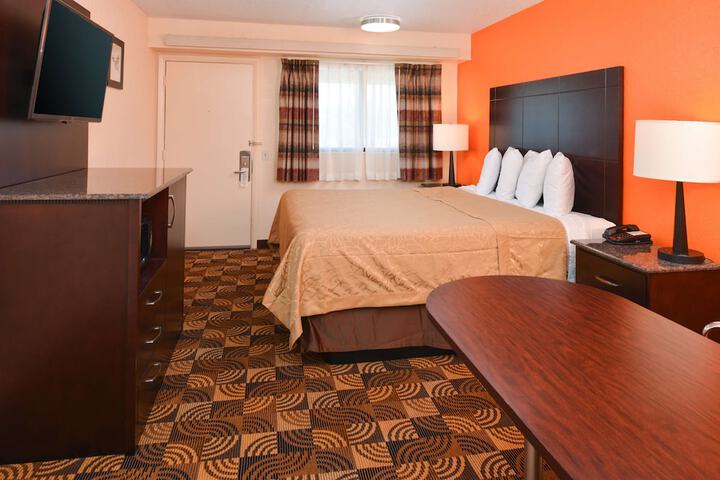 Room 25 of 33