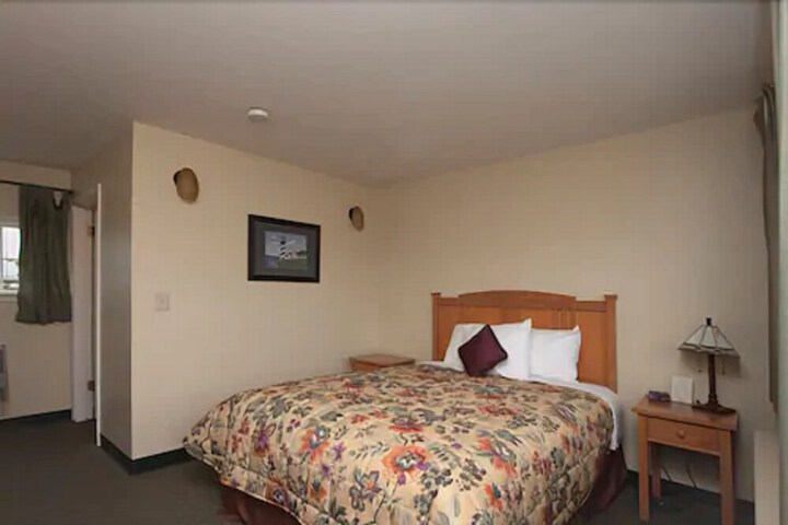 Room 10 of 33