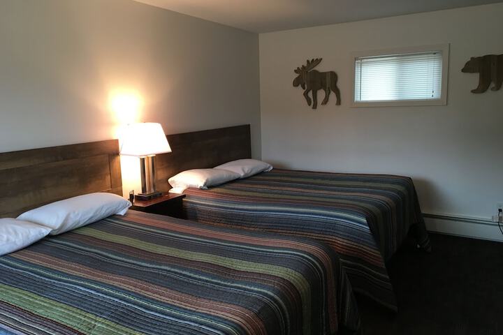 Three Lakes Motel