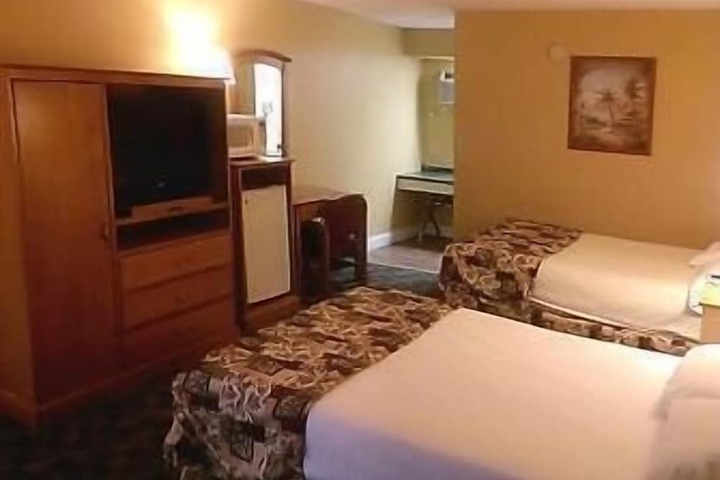 Wildwood Inn Tropical Dome & Theme Suites