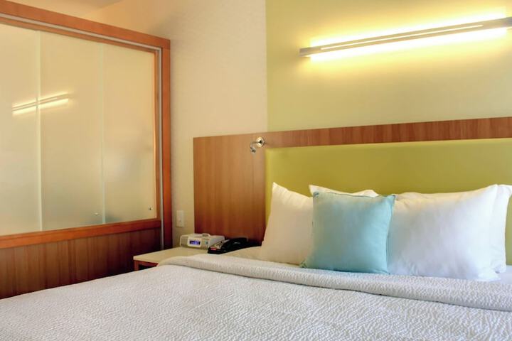 Room 18 of 37