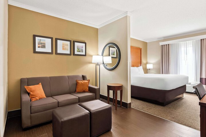 Comfort Suites