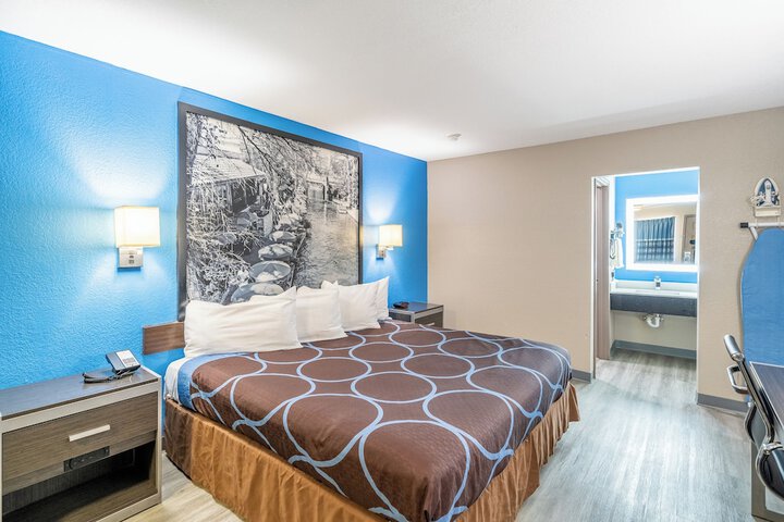Room 73 of 132