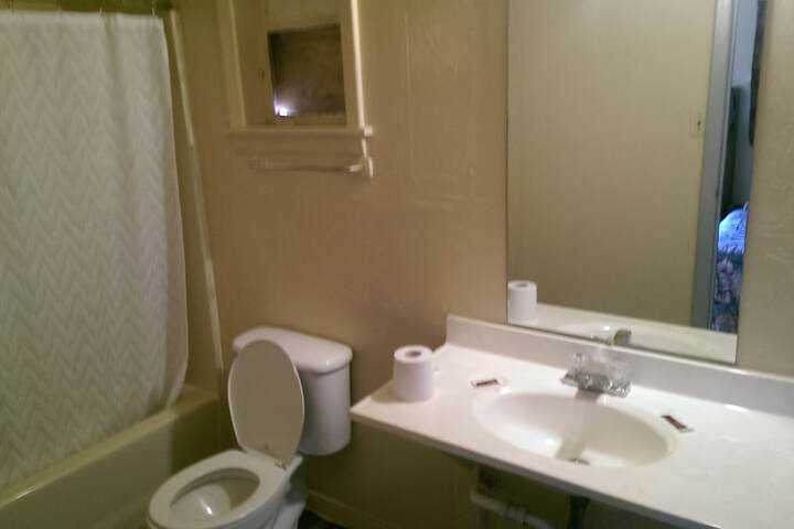 Room 5 of 11