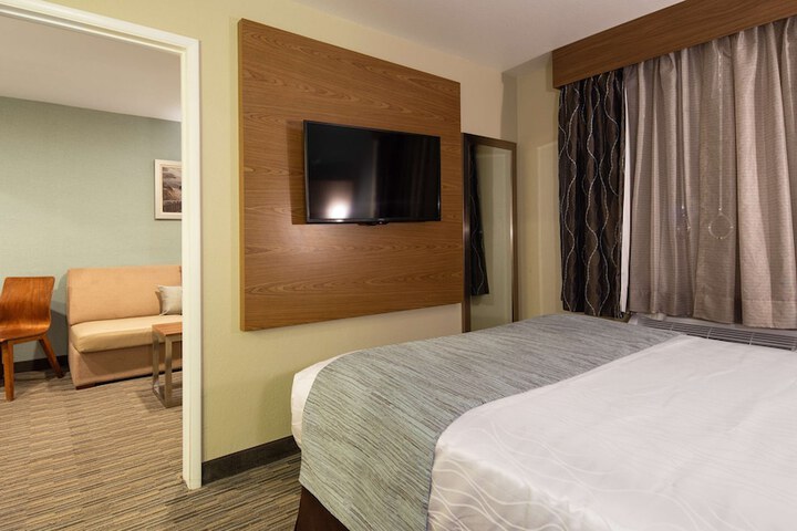 Room 20 of 28