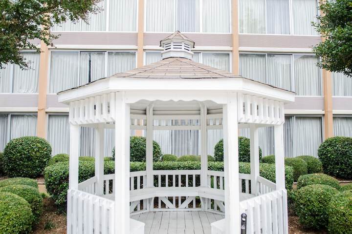 Hotel Exterior 85 of 90
