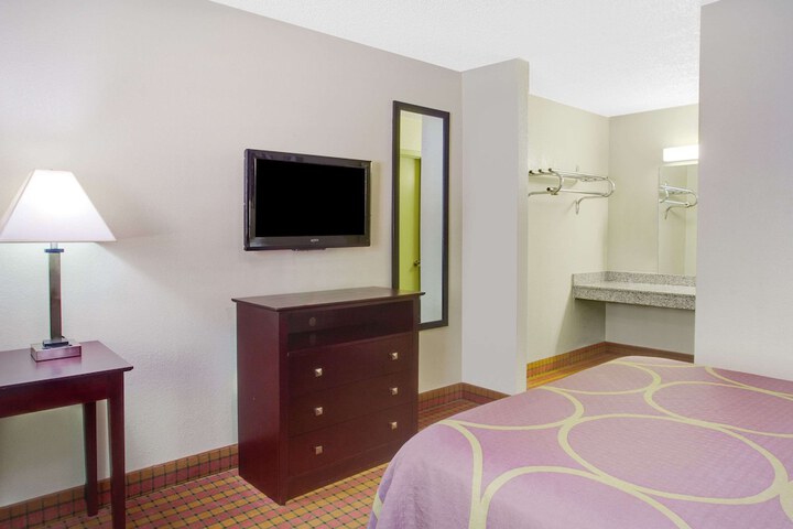 Room 14 of 15
