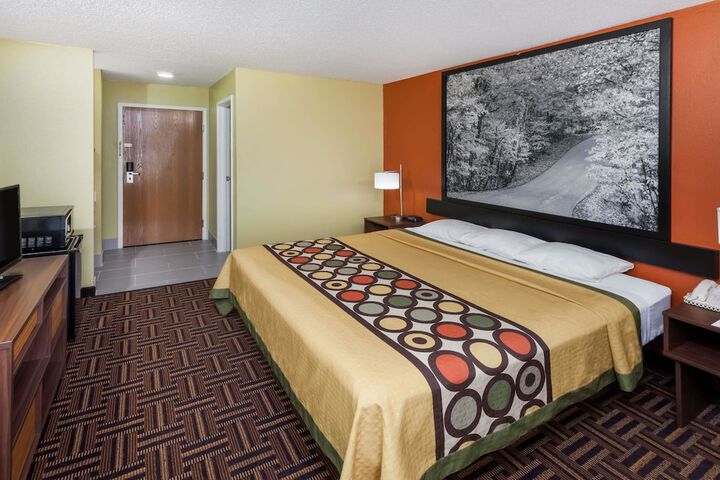 Room 12 of 16
