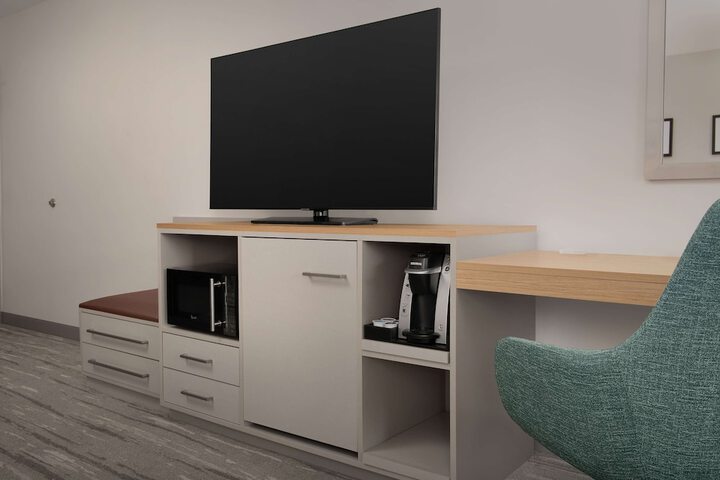 Room 17 of 51