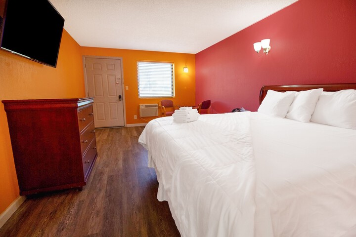 Room 32 of 46