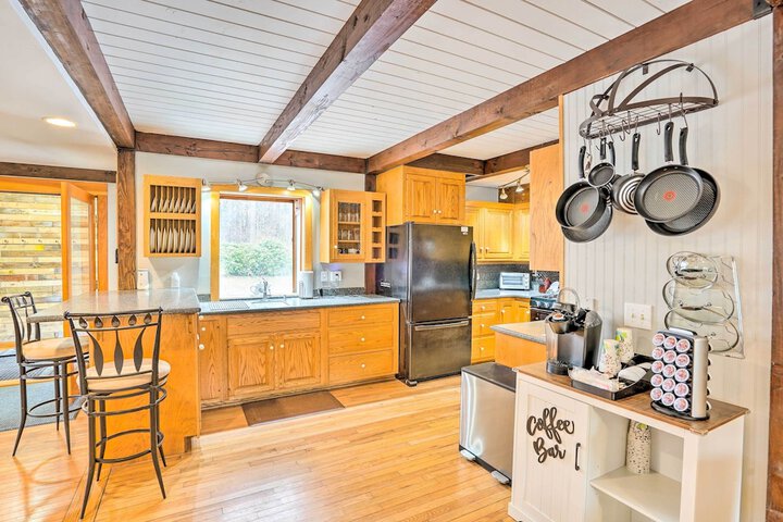 Berkshires Getaway 1 Mi Skiing & Hiking!