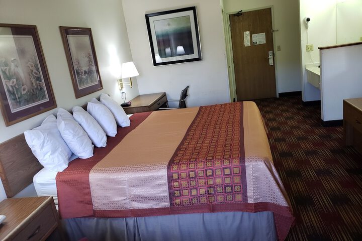 Americas Best Value Inn & Suites Harrisonville