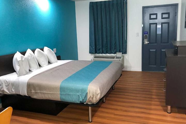 Room 21 of 35
