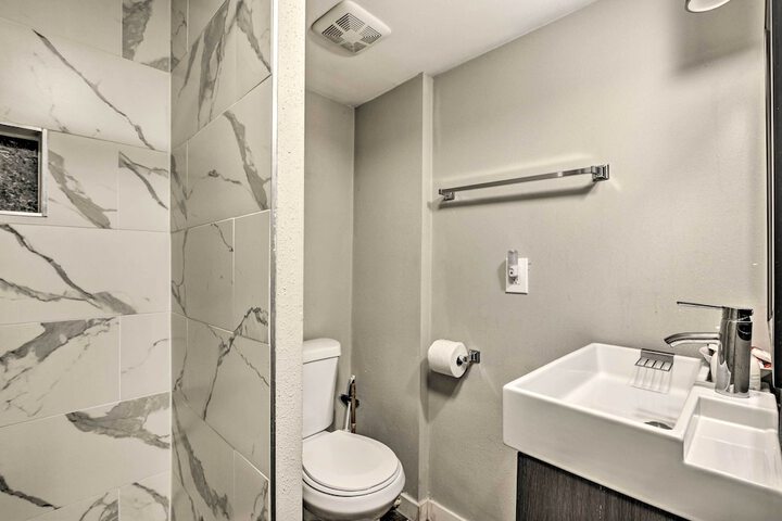 Spacious Kent Home 17 Mi to Dtwn Seattle!