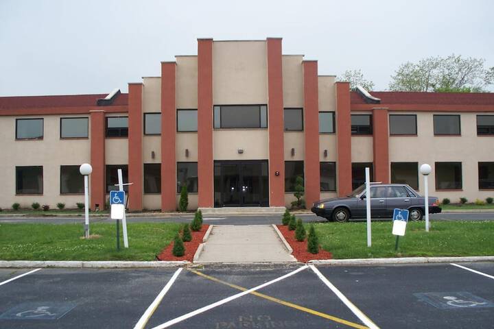 Budget Inn & Suites