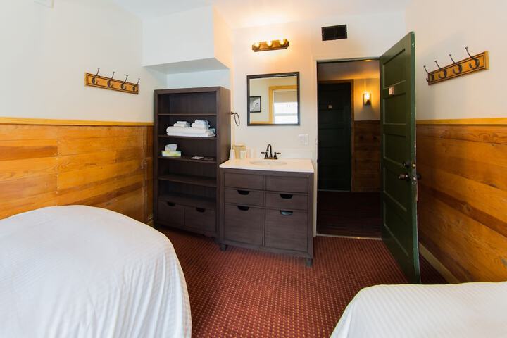 Room 25 of 64