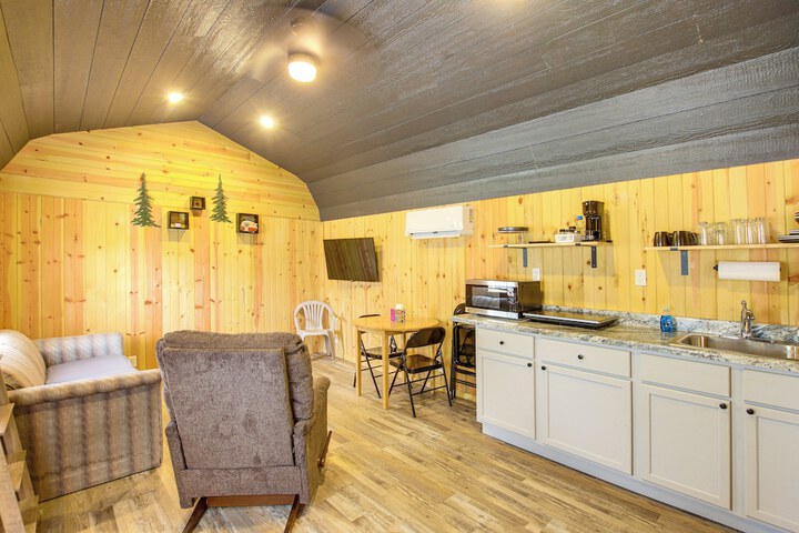 Montezuma Cabin Rental w / Fire Pit & Grill Access!