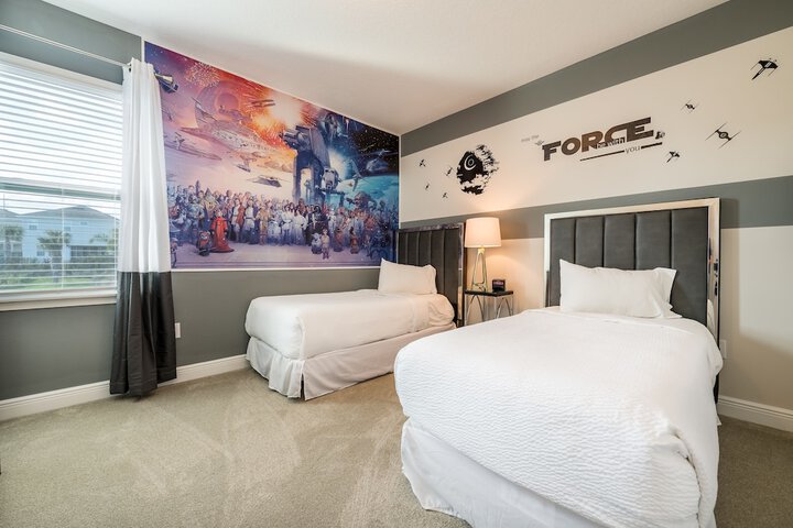 Room 352 of 705