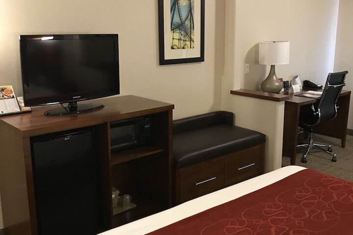 Comfort Suites Near Six Flags Magic Mountain