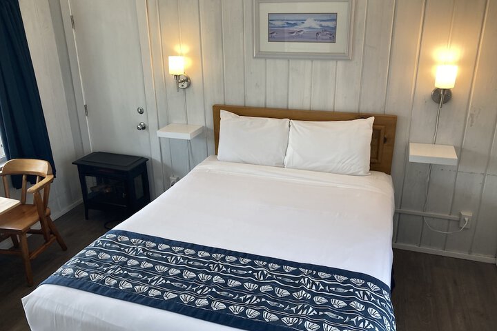 Tillicum Beach Motel (Deanes Oceanfront Lodge)