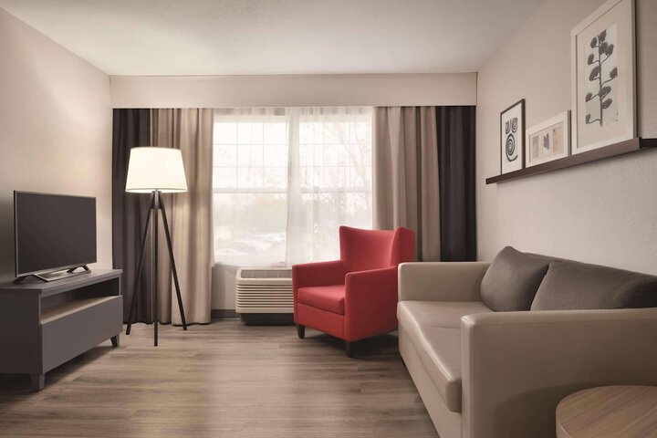 Country Inn & Suites by Radisson Waterloo, IA