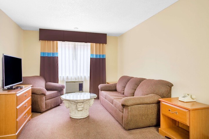 Room 12 of 19