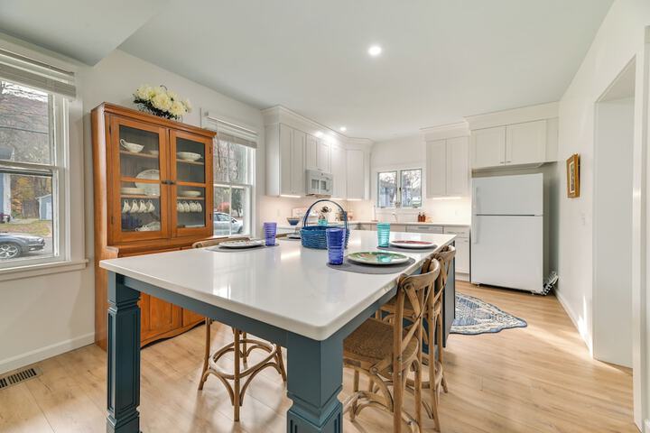 Spacious Naples Vacation Rental w / Private Hot Tub