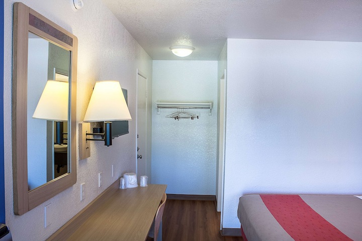 Room 25 of 35