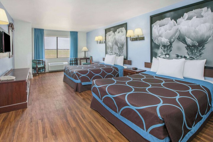 Room 10 of 12