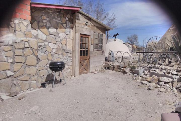 La loma del chivo Llc Stone Cottage alternative building