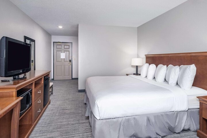 Country Inn & Suites by Radisson Maumee - Toledo
