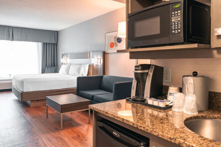 Holiday Inn Express & Suites Kingston Central by IHG