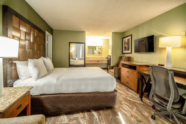 Room 33 of 60