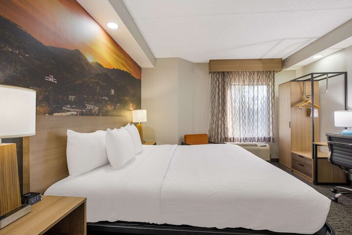 Room 28 of 53