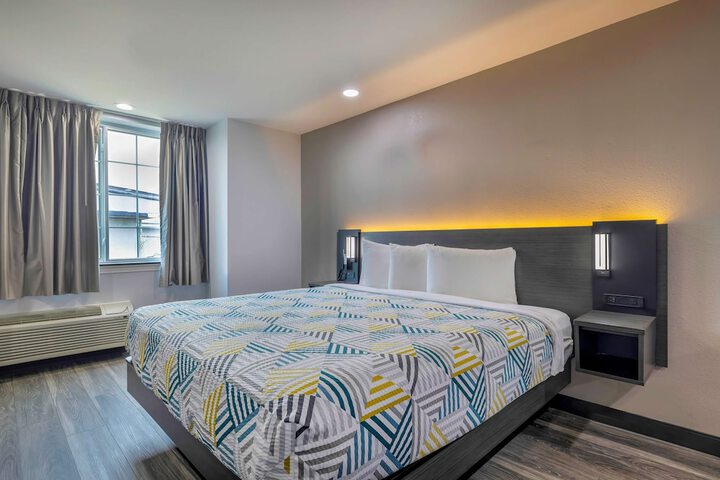 Room 14 of 25