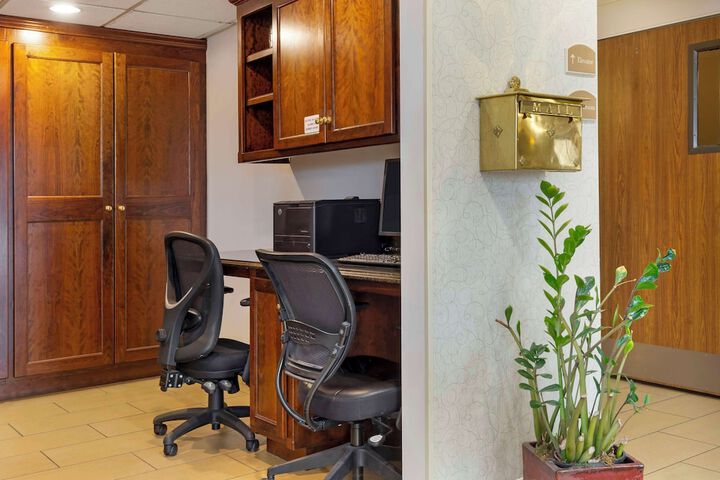 Business Center 47 of 48