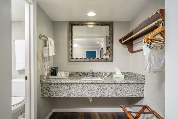 Room 14 of 26
