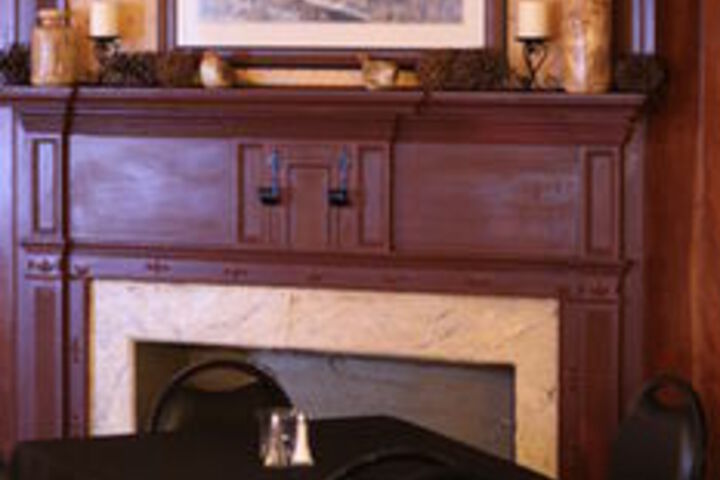 Edgewater Inn & Riverside Grill