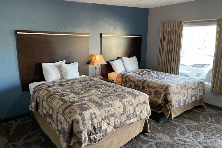 Room 12 of 16