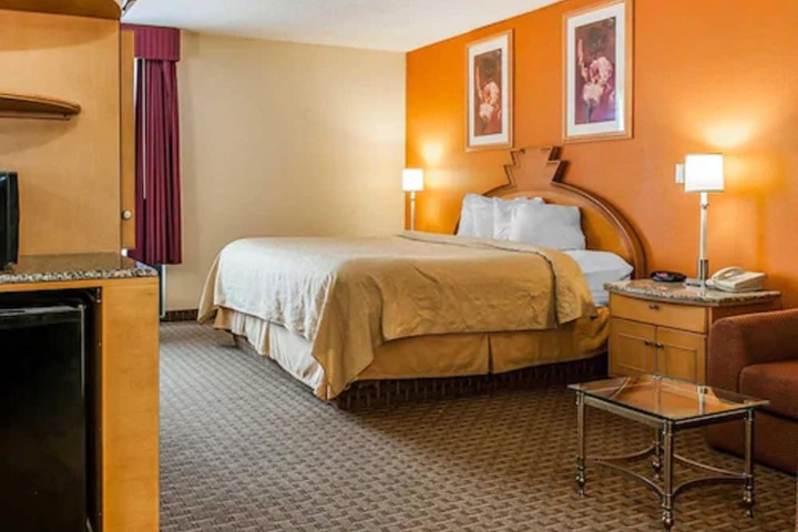 Room 7 of 28