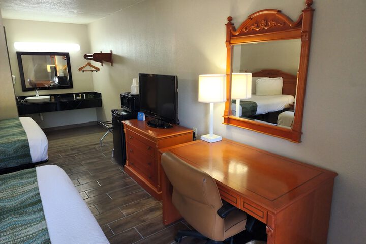 Room 19 of 38