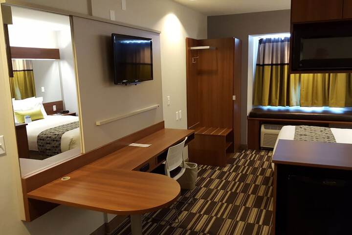Microtel Inn & Suites by Wyndham Bellevue / Omaha