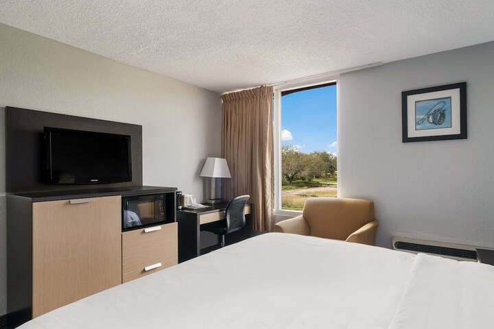 Room 14 of 29